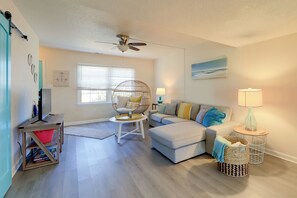Living Room | Free WiFi | Flat-Screen TV | Central A/C | 1st Floor