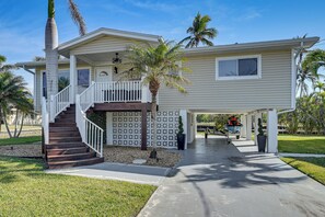 Exterior | Parking | Carport (1 Vehicle) | Driveway (2 Vehicles)