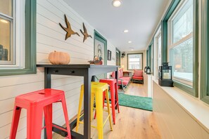 Sunroom | Central Heating | Free WiFi
