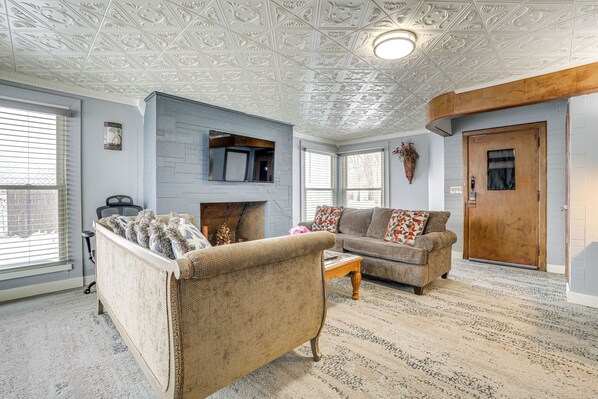 Kalamazoo Vacation Rental | 1BR | 1BA | 600 Sq Ft | Stairs Required