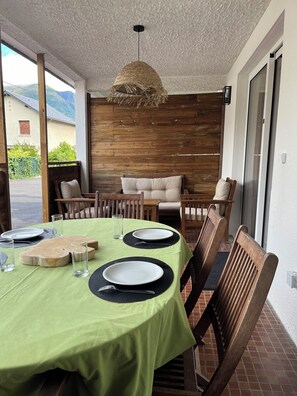 Outdoor dining