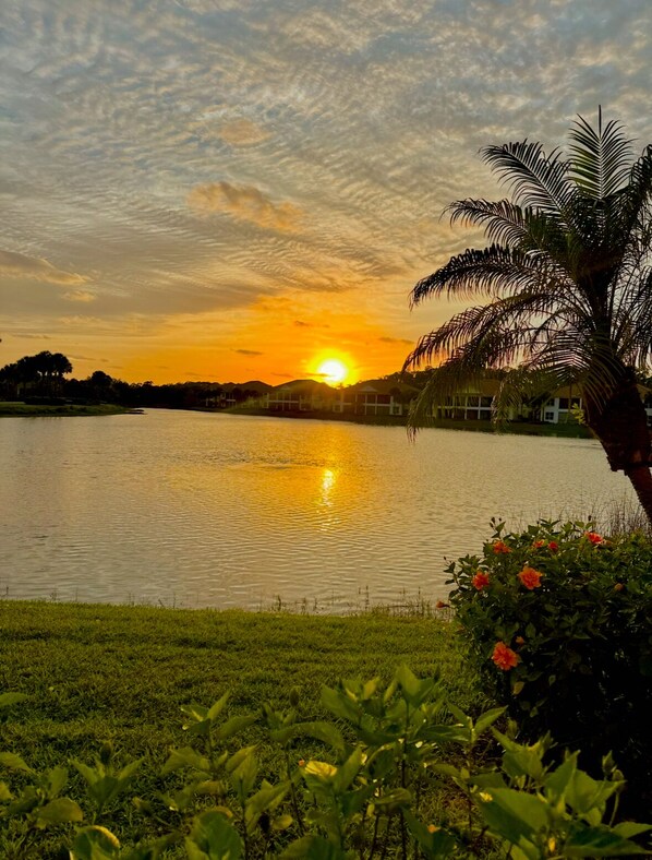 Breathtaking sunsets from the lanai