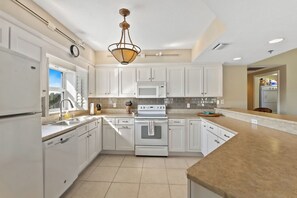 Full equipped kitchen for all your cooking needs