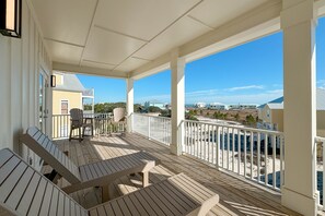 Second level balcony