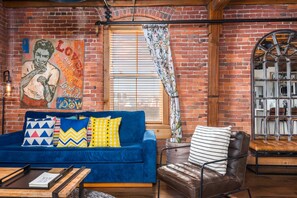 Enjoy the Nashville atmosphere!