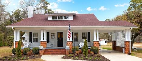Picture yourself pulling up to this beauty—it’s even better in person. Welcome to your North Carolina retreat!