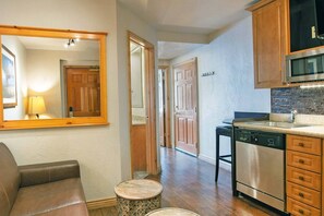 Guest room with kitchenette and living space