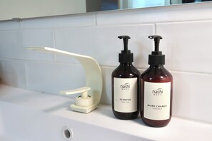 Bathroom amenities