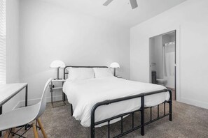 Bedroom 1 - Queen bed