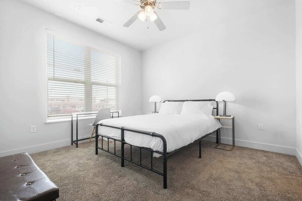 CozySuites Modern 2BR, Nora Indianapolis #9