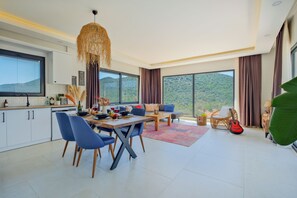 panoramic large living room
*pointed hill villas