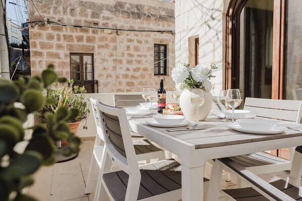 Outdoor dining