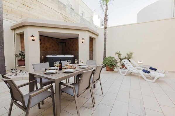 Outdoor dining