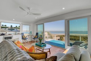 Oceanfront Den, 3rd Level, With Queen Sleeper Sofa 