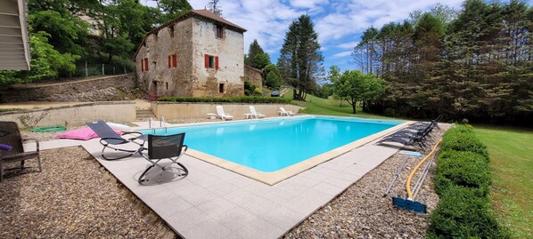 Swimming pool