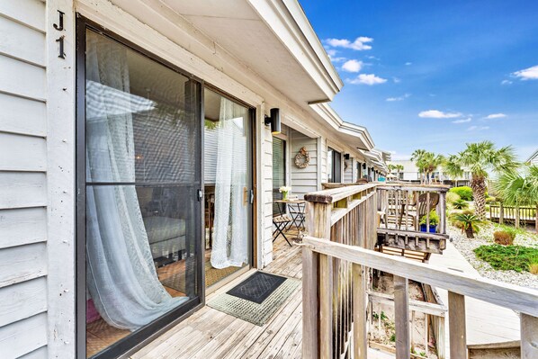 Sideview deck, boardwalk to community pool and beach