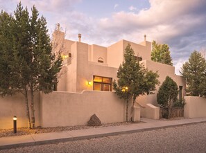 65238975-H1-Taos_Ext_06-min