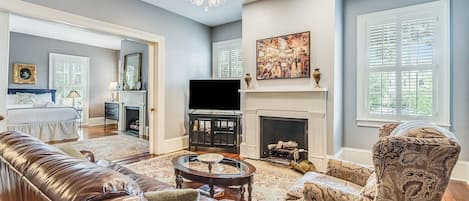 Welcome to Bird Baldwin House Parlor!