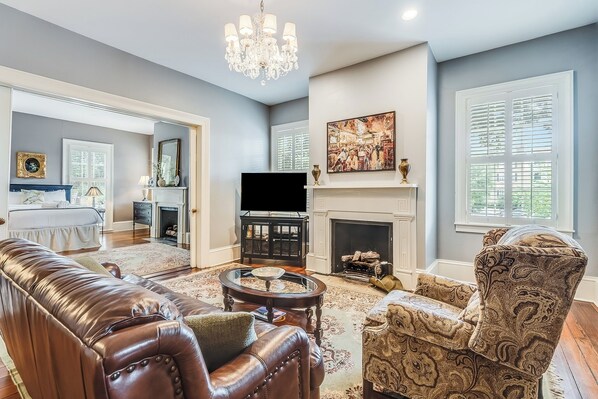 Welcome to Bird Baldwin House Parlor!