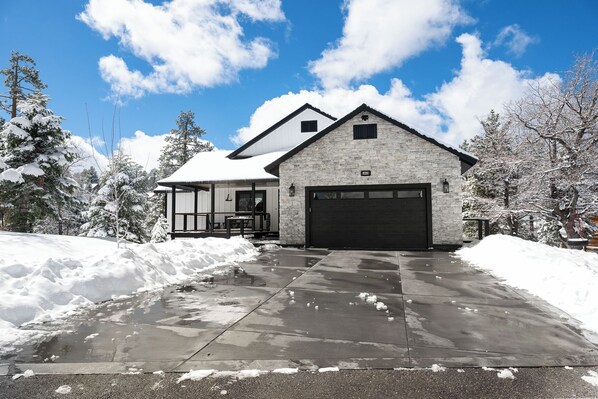 Winter - Front of House - Fresh Snow - MARCH 2025!