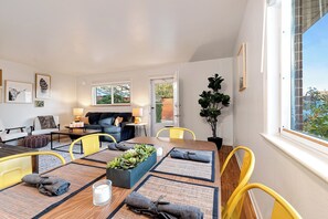 Dining Area with Seating for 6 (Suite 1)