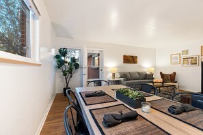 Dining Area with Seating for 6 (Suite 4)