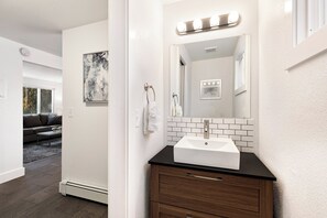 Bathroom 1 | Half Bath (main level 1751)