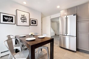 Dining Area with Seating for 4 (1751)