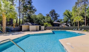 Lake Forest Villa Community Pool