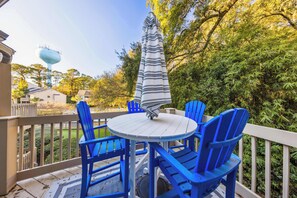 Balcony with outdoor seating 