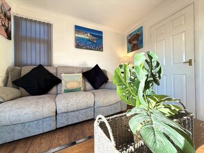 Living Room / Lounge