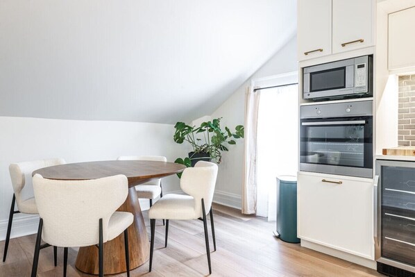 Spacious full kitchen in Unit 3 with subway tile backsplash, modern appliances, and dining space. Ideal for preparing meals during your stay in Stratford Ontario, just minutes from the Stratford Festival theatres and the scenic Avon River. This kitchen-eq