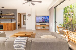 Living room/Balcony