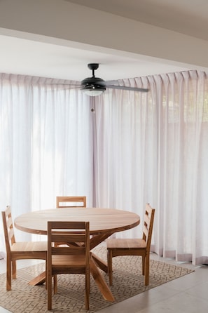 Dining area (1)