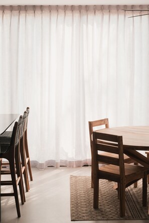 Dining area (2)