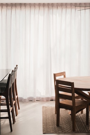 Dining area (2)