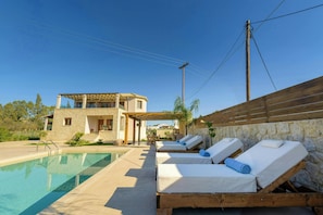 Comfortable Sun Loungers: Enjoy sunbathing or unwinding in complete privacy by the pool.