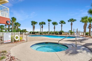 Destin Towers Hot Tub 