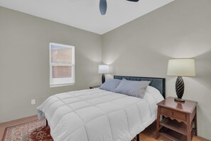 Bedroom 1 - Queen Bed