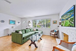 3-FrontLivingArea2