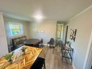 Kitchen, dining - 10 seats provided