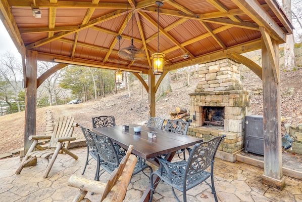 Camdenton Vacation Rental | 2BR | 1BA | 960 Sq Ft | 1 Step Required