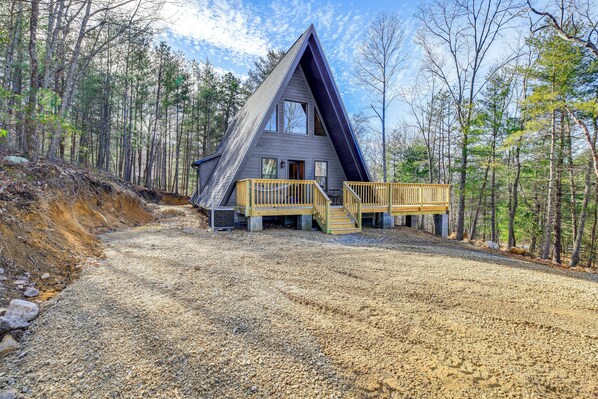 Wytheville Vacation Rental | 2BR | 2BA | 1,372 Sq Ft | 5 Steps to Enter