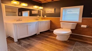 Master bathroom, apartment 1 , bedroom # 1