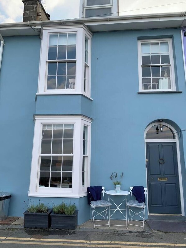 The perfect spot for a glass of wine!