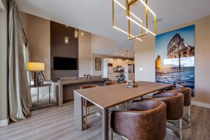 Dining area image 1