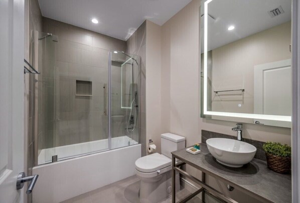 Full bathroom 3 image 1