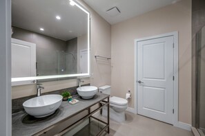 Low_5565_Tourino_Rd-34