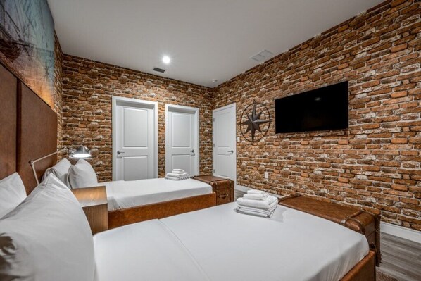 Low_5565_Tourino_Rd-37