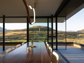 Dinning with mountain views